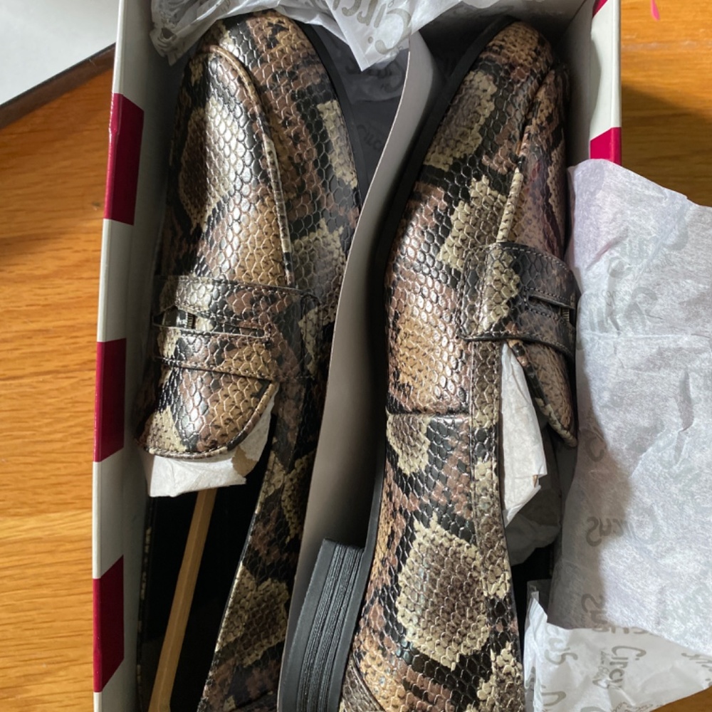 Shoes - Picture 3 of 4